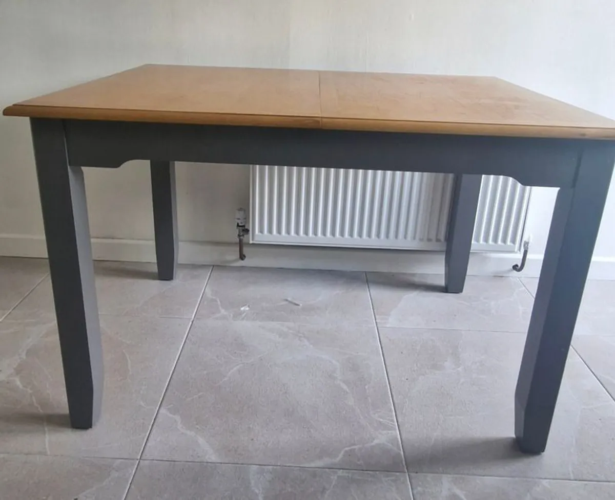 Extendable Table - Image 1
