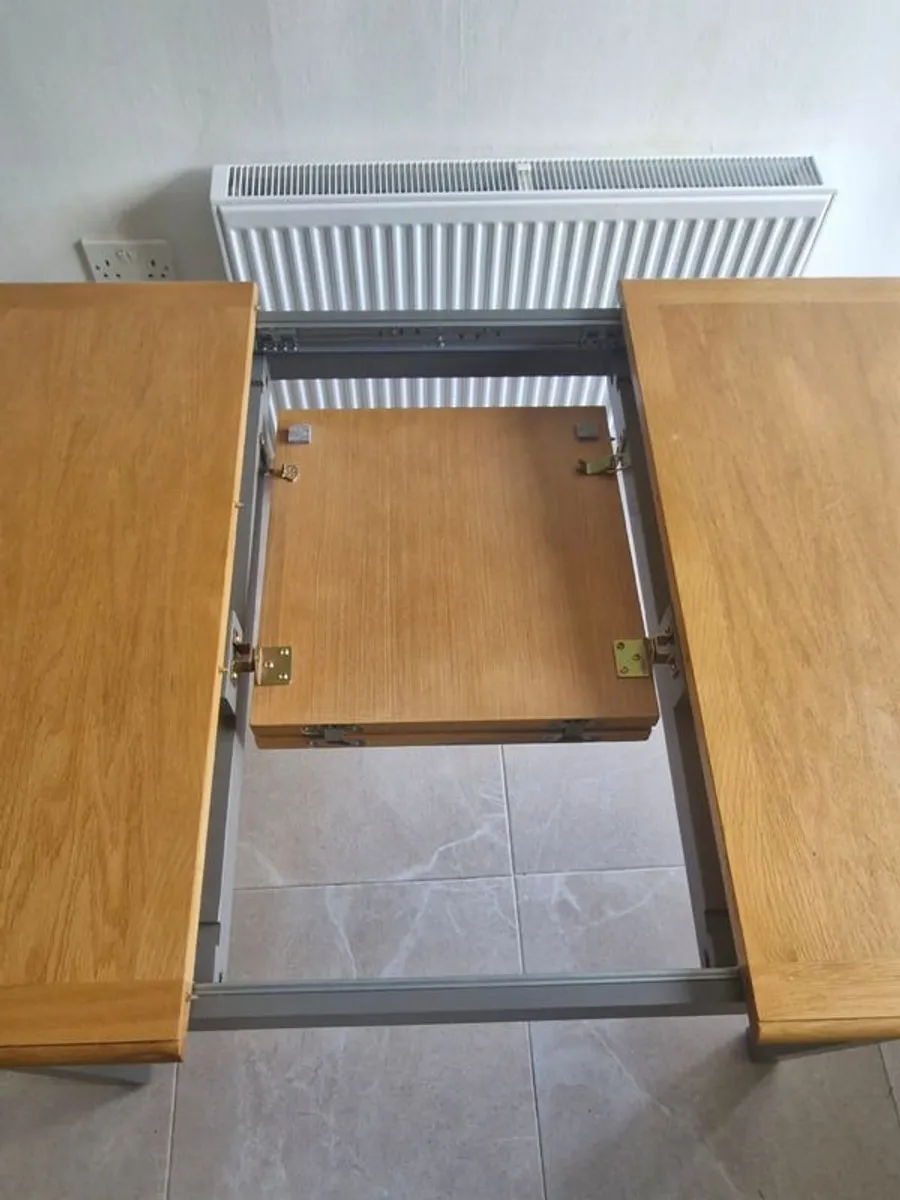 Extendable Table - Image 3