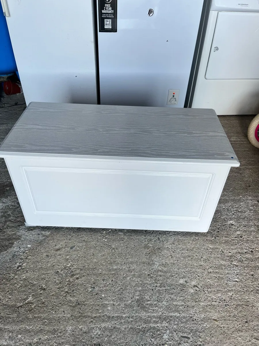 Blanket box - Image 1