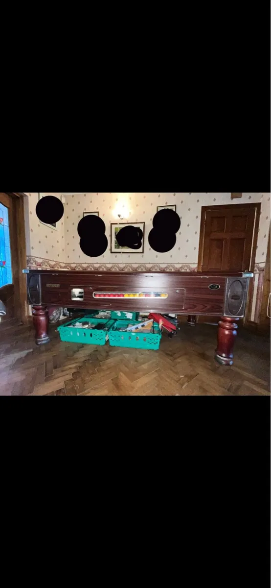 Pool table - Image 1