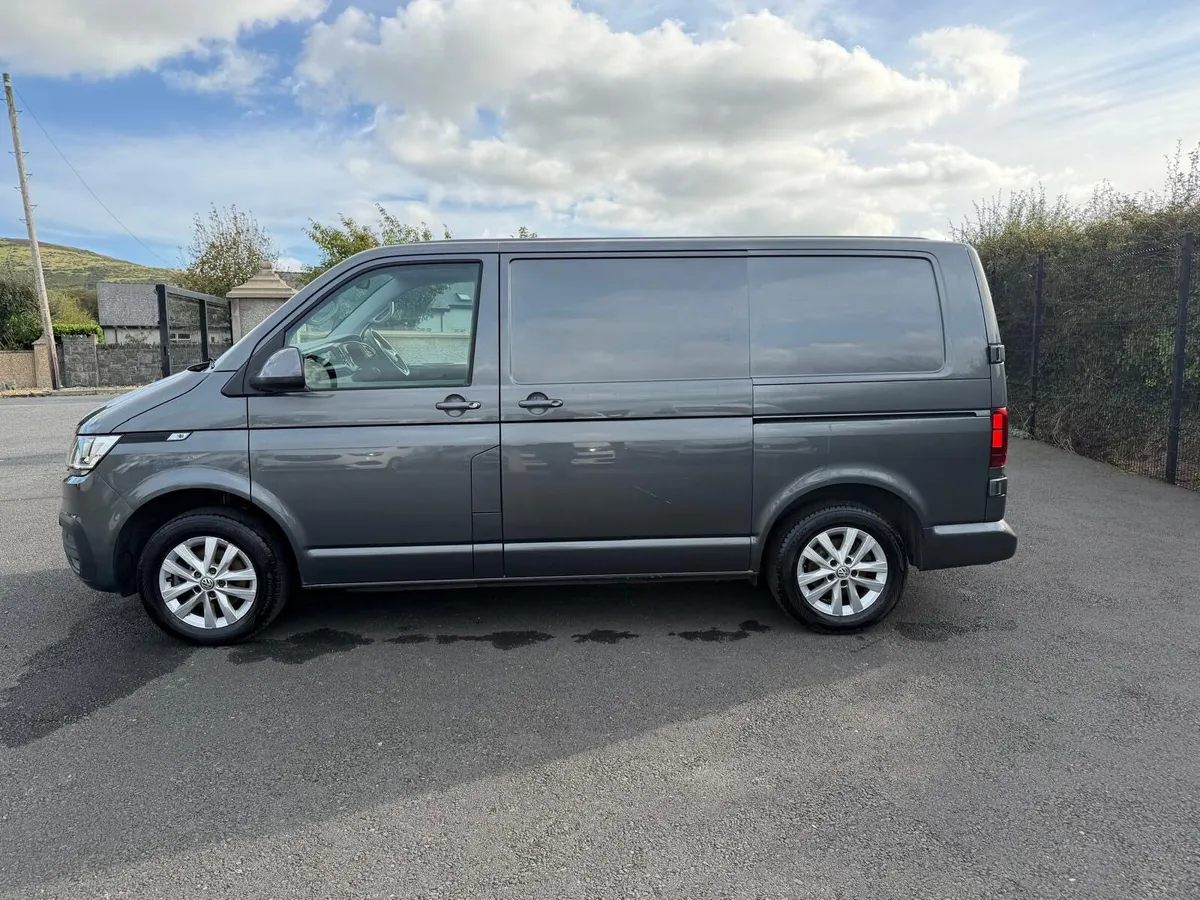 Volkswagen Transporter Highline N.I. Registered - Image 4