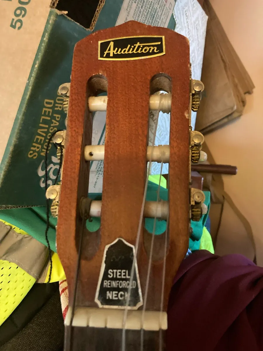 1960s vintage guitar - Image 3