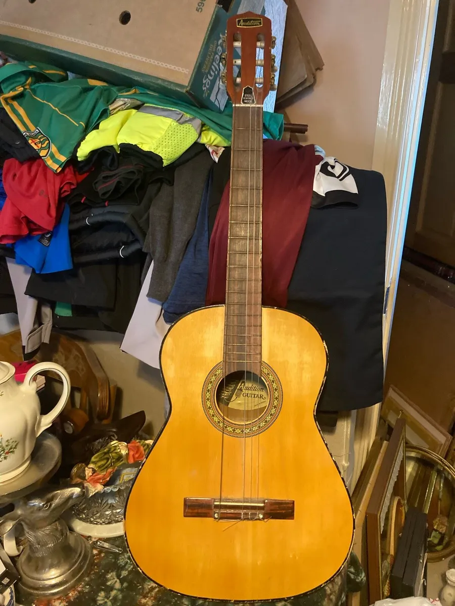 1960s vintage guitar - Image 1