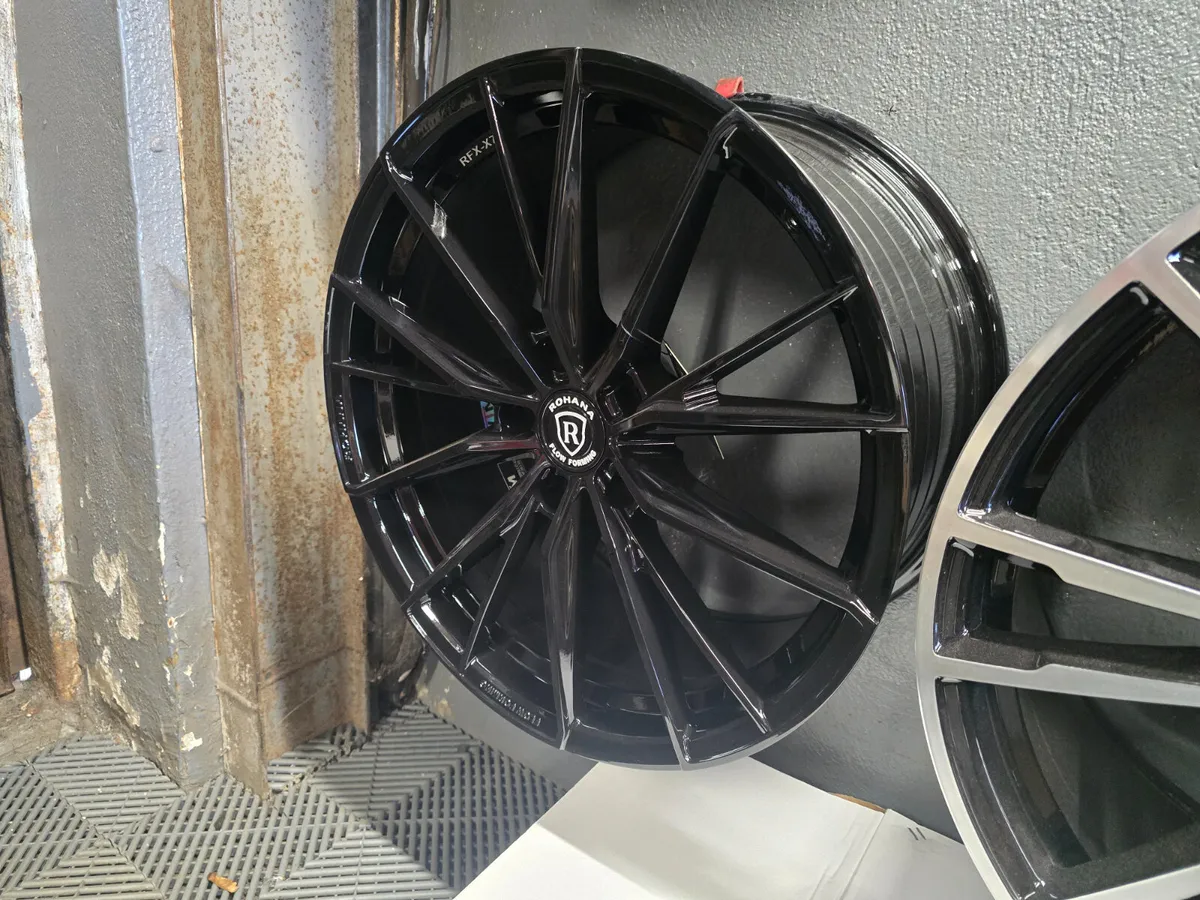 **Special** 19" Rohana RFX7