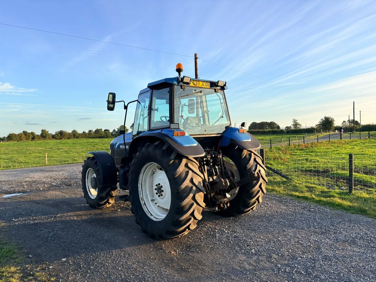 New Holland 8260 - Image 4