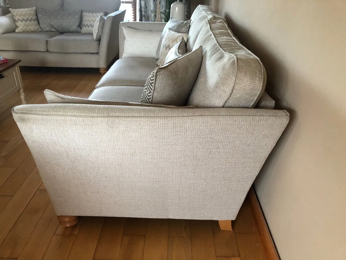 Beautiful Gainsborough 3/4 seater sofa - Image 3