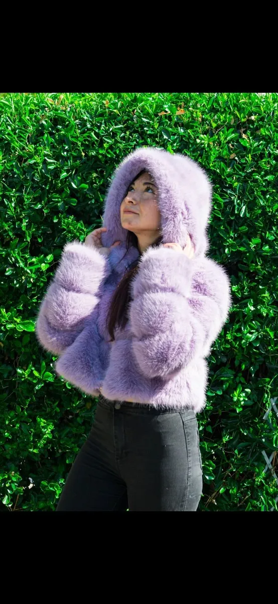 Fur jackets plus matching hat plus bags - Image 2