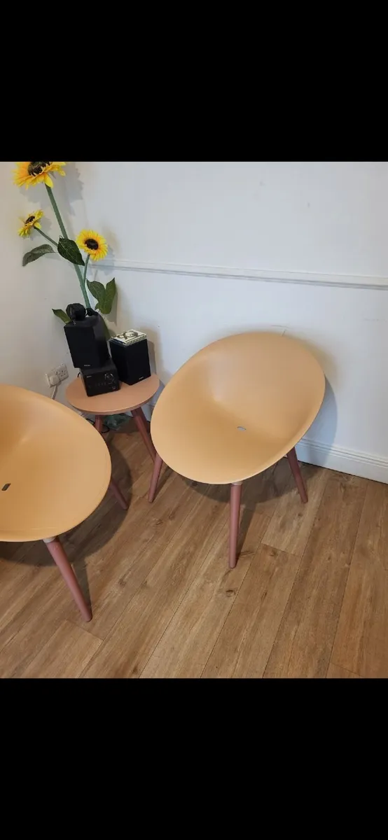 Garden table plus two matching chairs - Image 1