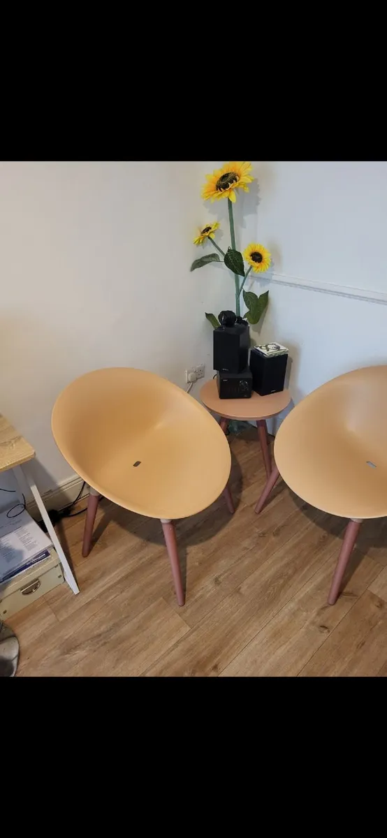 Garden table plus two matching chairs - Image 2
