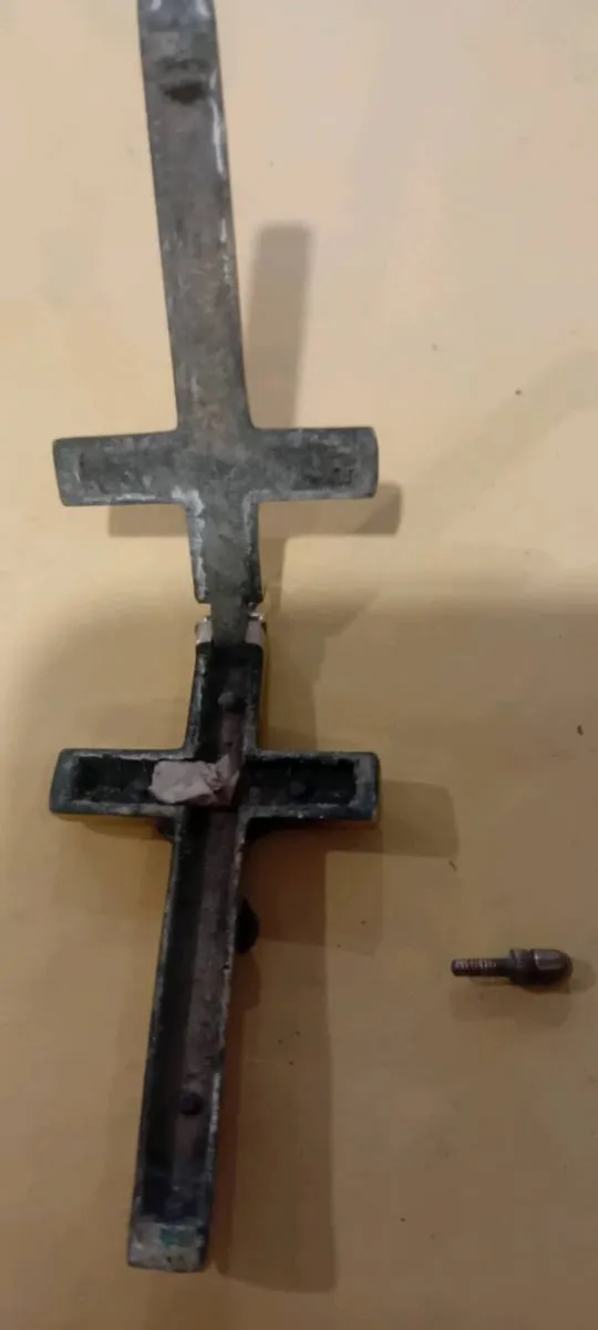Vintage Brass And Wood Crucifix - Image 3