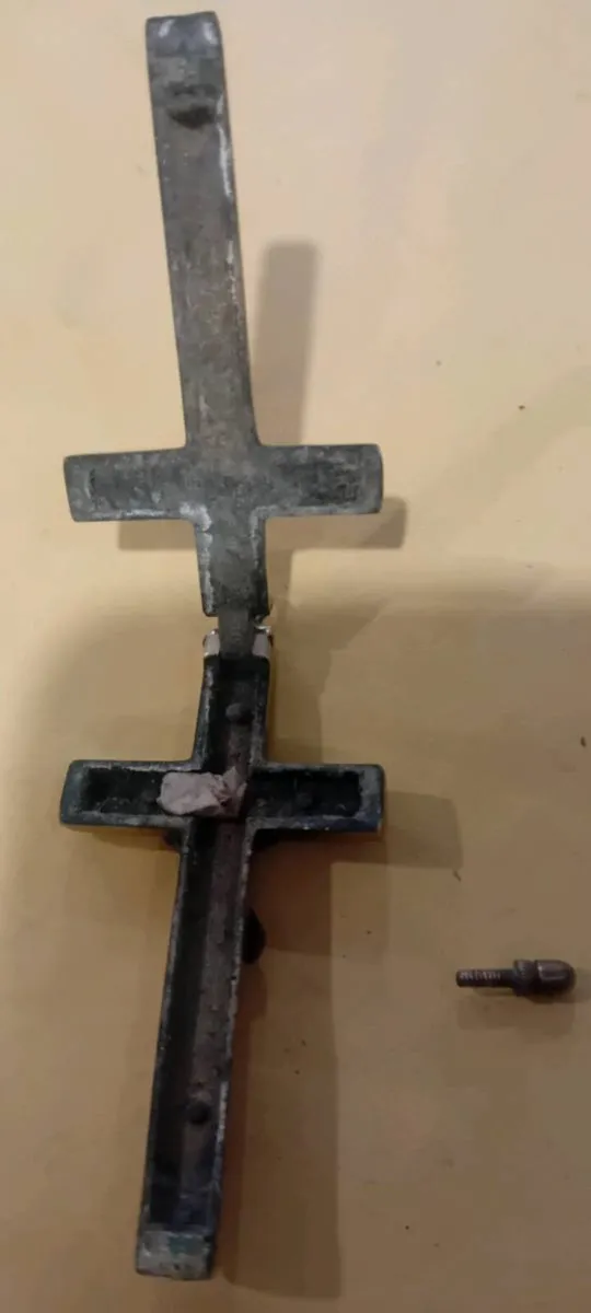 Vintage Brass And Wood Crucifix - Image 4