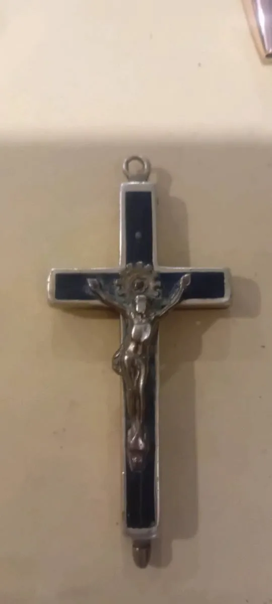 Vintage Brass And Wood Crucifix - Image 1