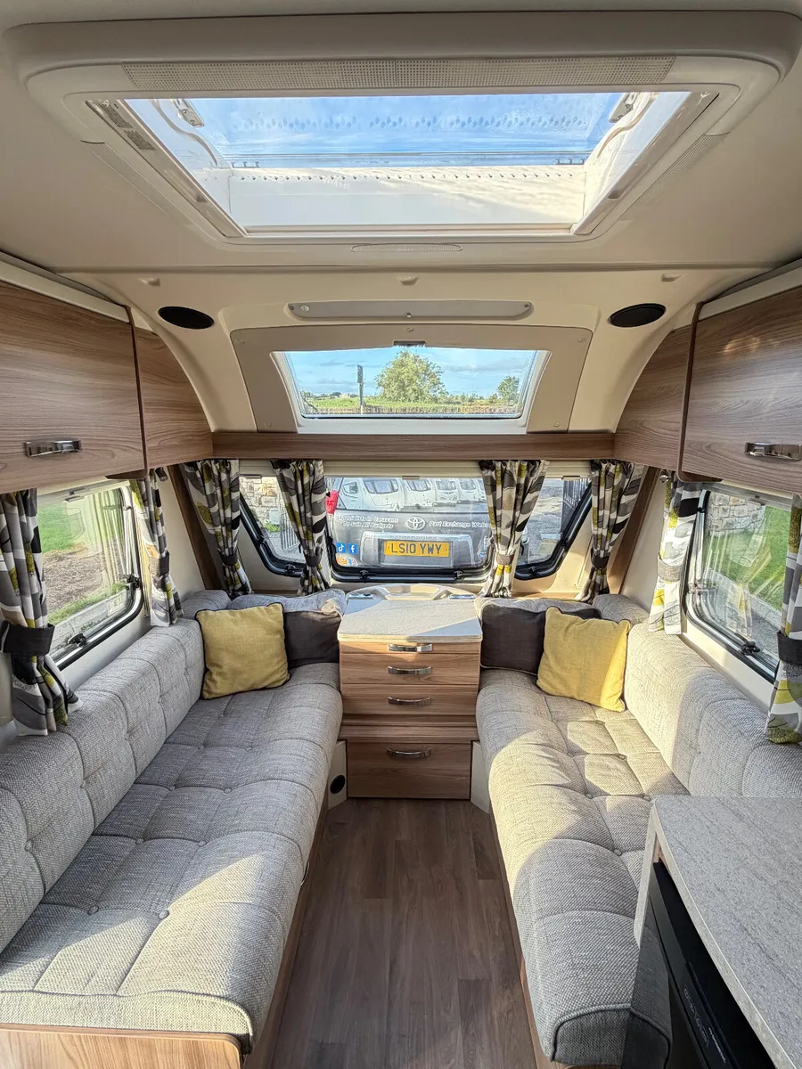 ✨STUNNING SWIFT SPRITE 4 BERTH REAR ISLAND BED✨ - Image 4