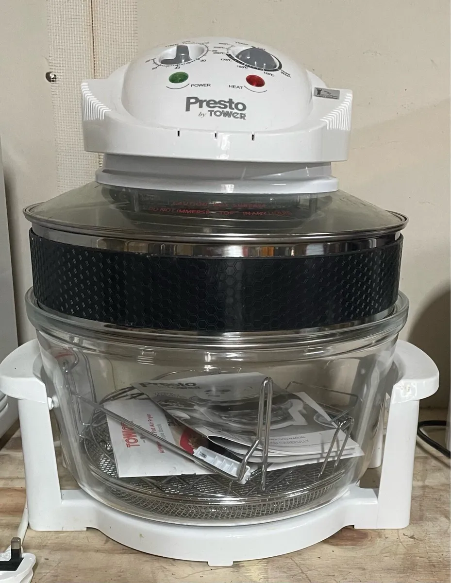 Selection of kitchen equipment - Image 3