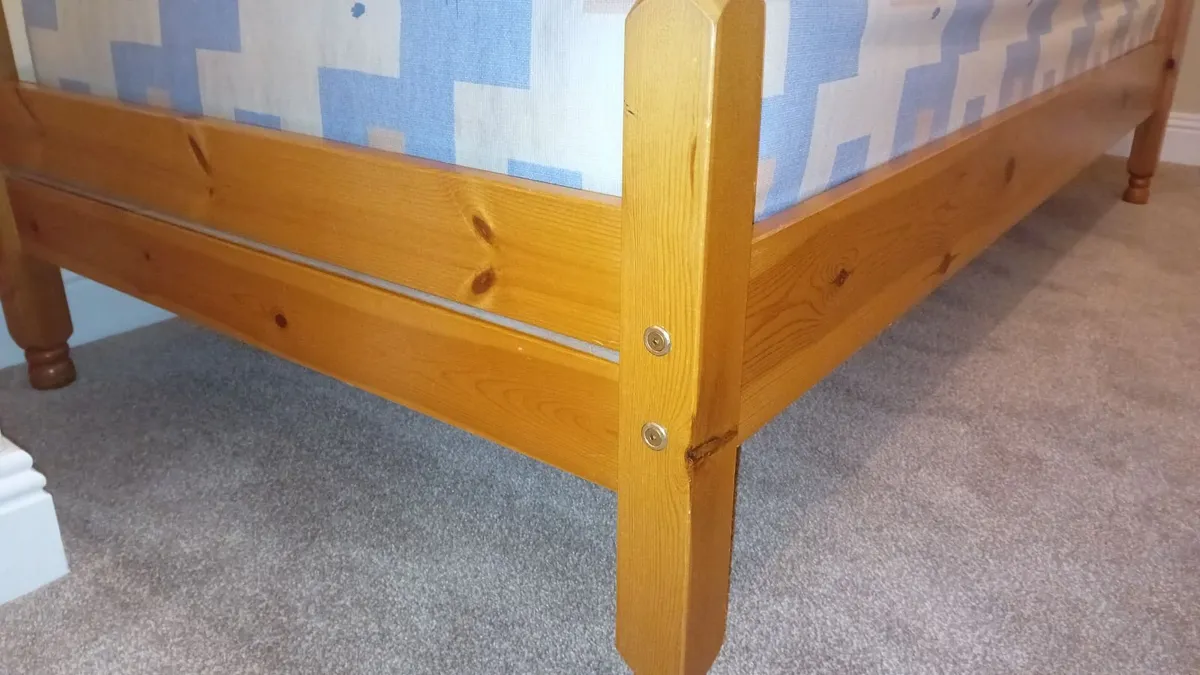 3 foot solid pine bed and mattress - Image 2