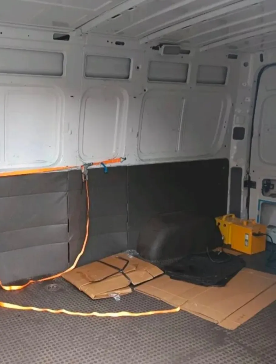 Electric van ldv very low mileage - Image 2