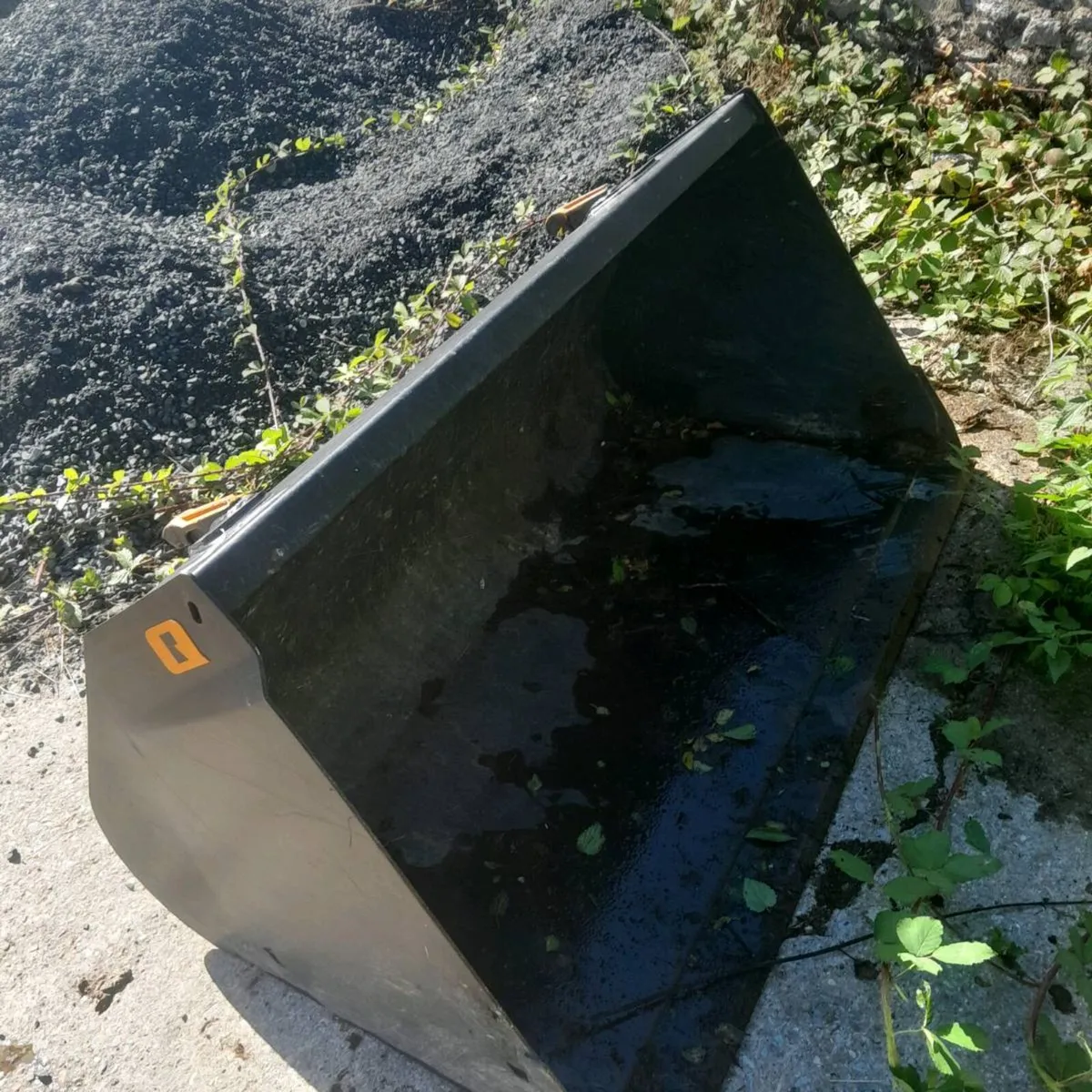 5 foot Quickie loader bucket - Image 3