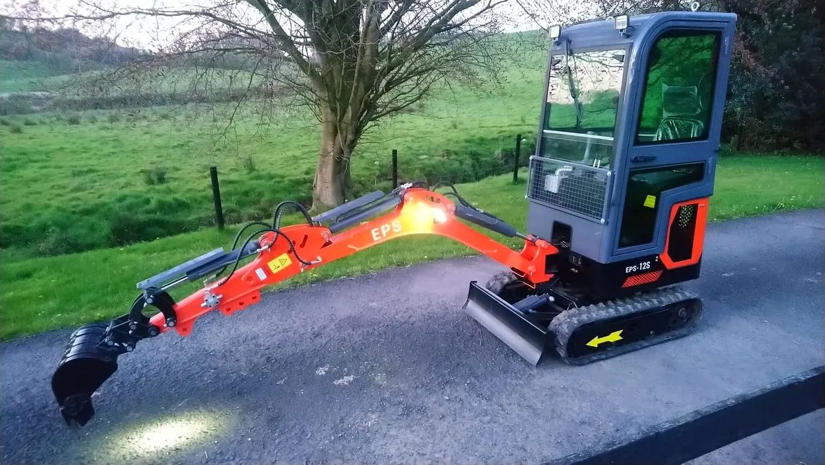 NEW EPS 12 S D MINI DIGGER - Image 1