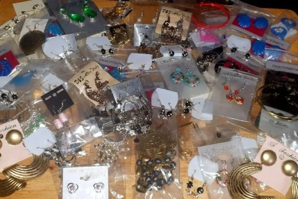 Job Lot 100 Pairs Brand New Earrings Wrapped - Image 2