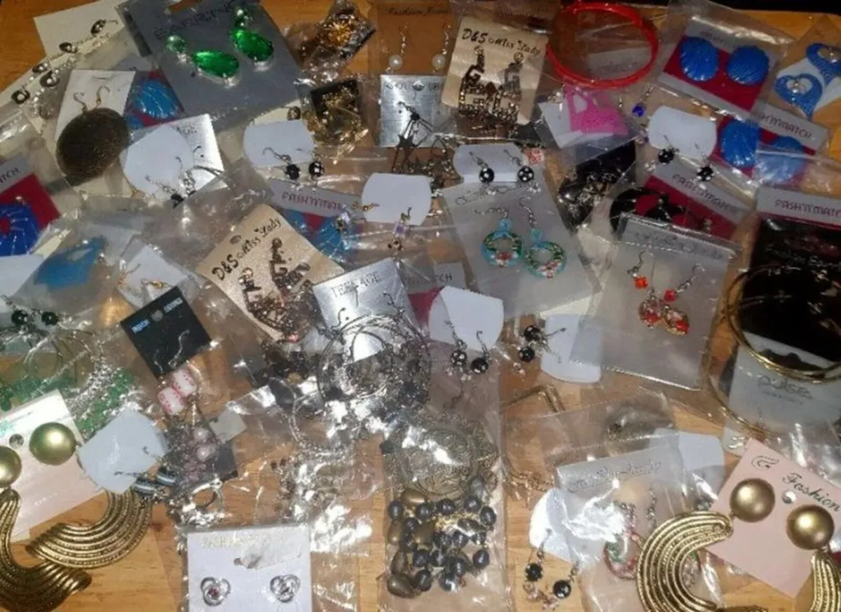 Job Lot 100 Pairs Brand New Earrings Wrapped - Image 3