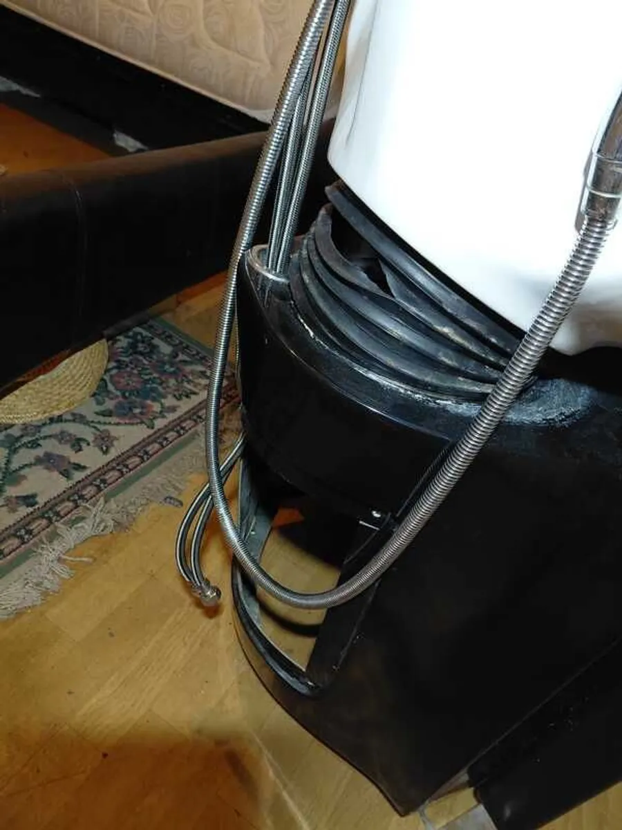 Hairdressing Backwash Unit - Image 3