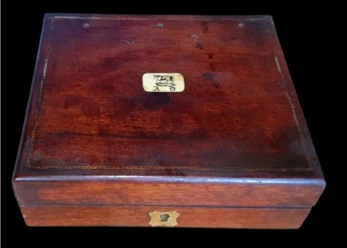Antique Stately Home Wooden Crested Box - Image 2