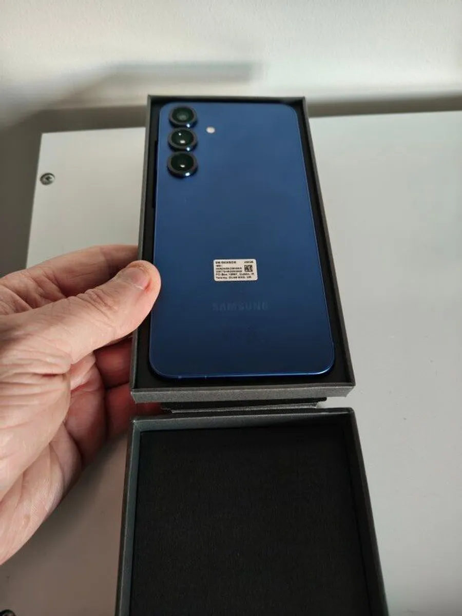 Samsung S25 Plus Blue Shadow 256GB Sim Free Brand New Condition 6 battery cycles