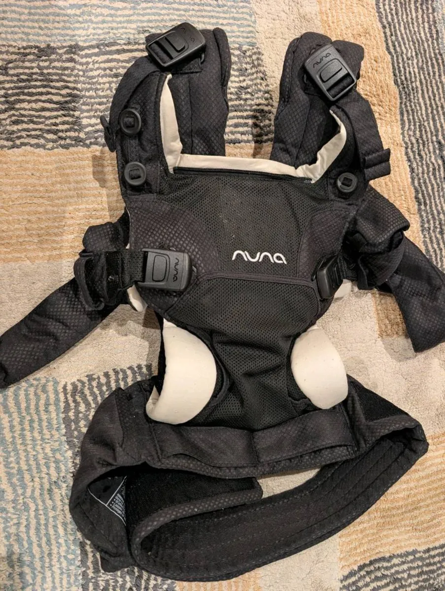 Nuna cudl baby carrier - Image 1