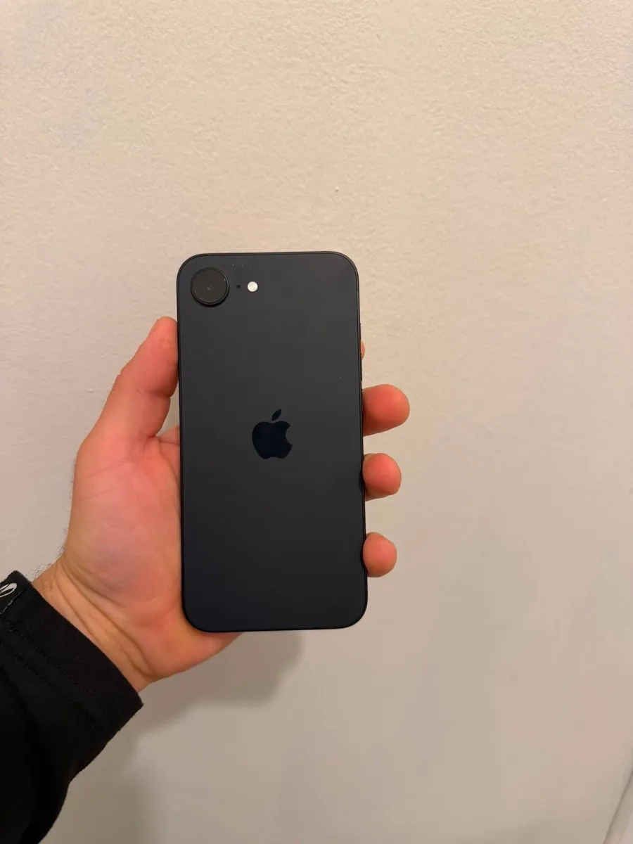 Iphone 16e new(18 charging cycles) - Image 1