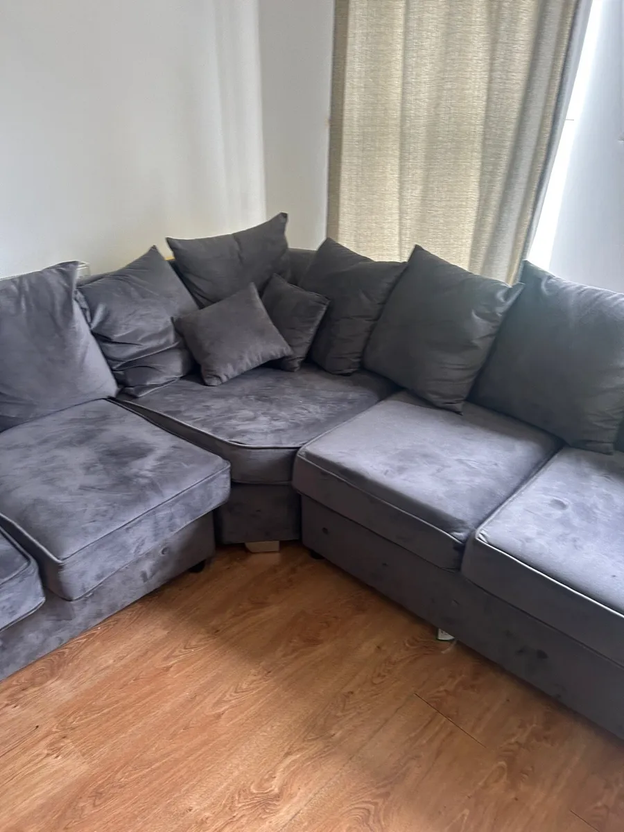 Corner sofa - Image 1