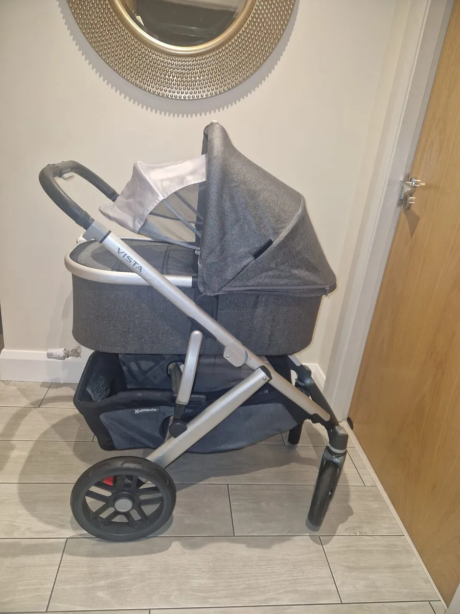 Almost New Uppababy Vista - Image 1