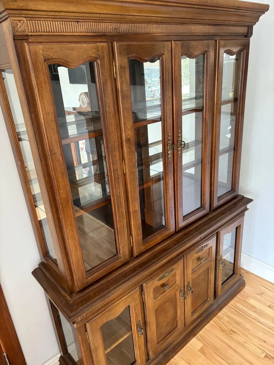 Large oak display dresser / cabinet - Image 1