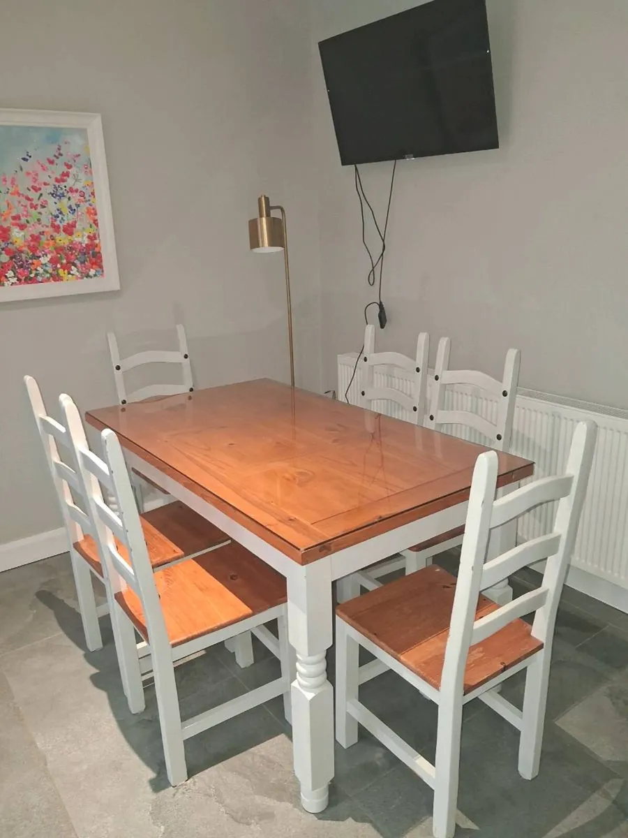 Oak dining table with 6 chairs - Image 1