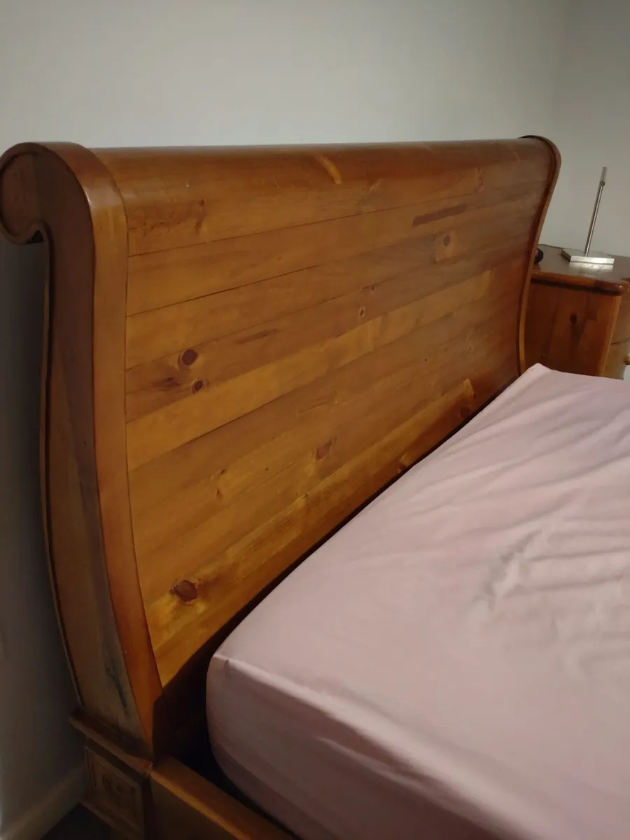 Unique sleigh bed + set - Image 2