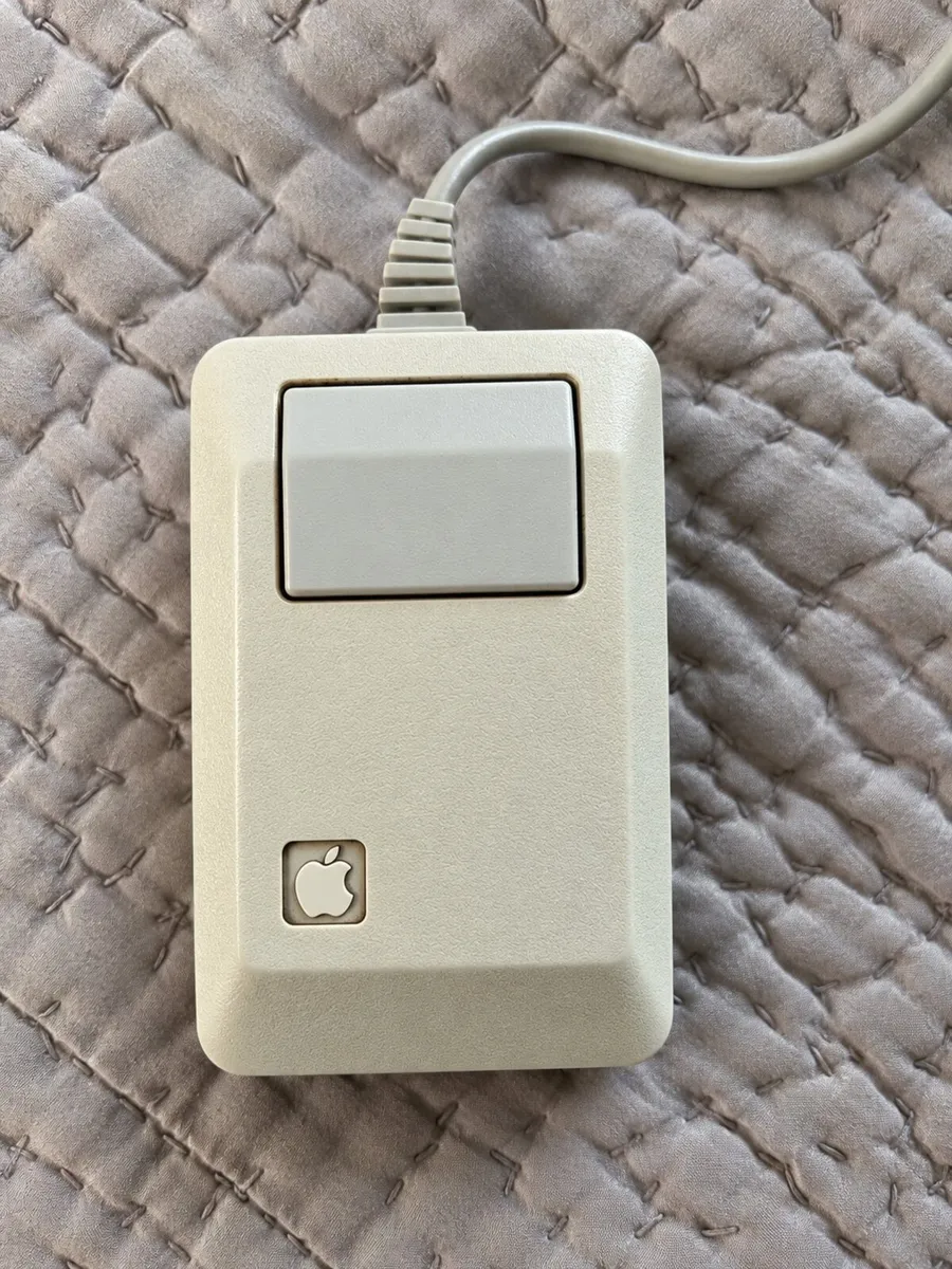 Apple Mac M0100 vintage mouse (authentic) - Image 2