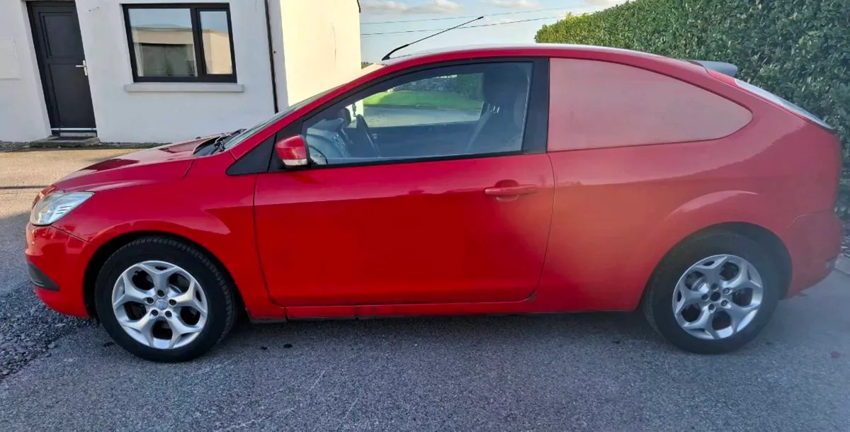 Ford Focus 2009 - Image 2