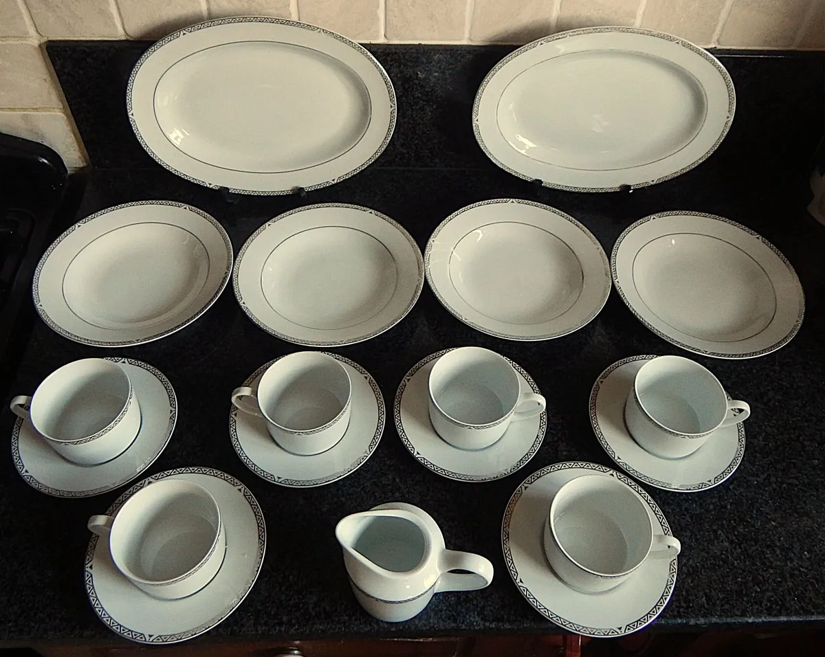 19 Vintage Royal Doulton Platinum Tableware Pieces - Image 2