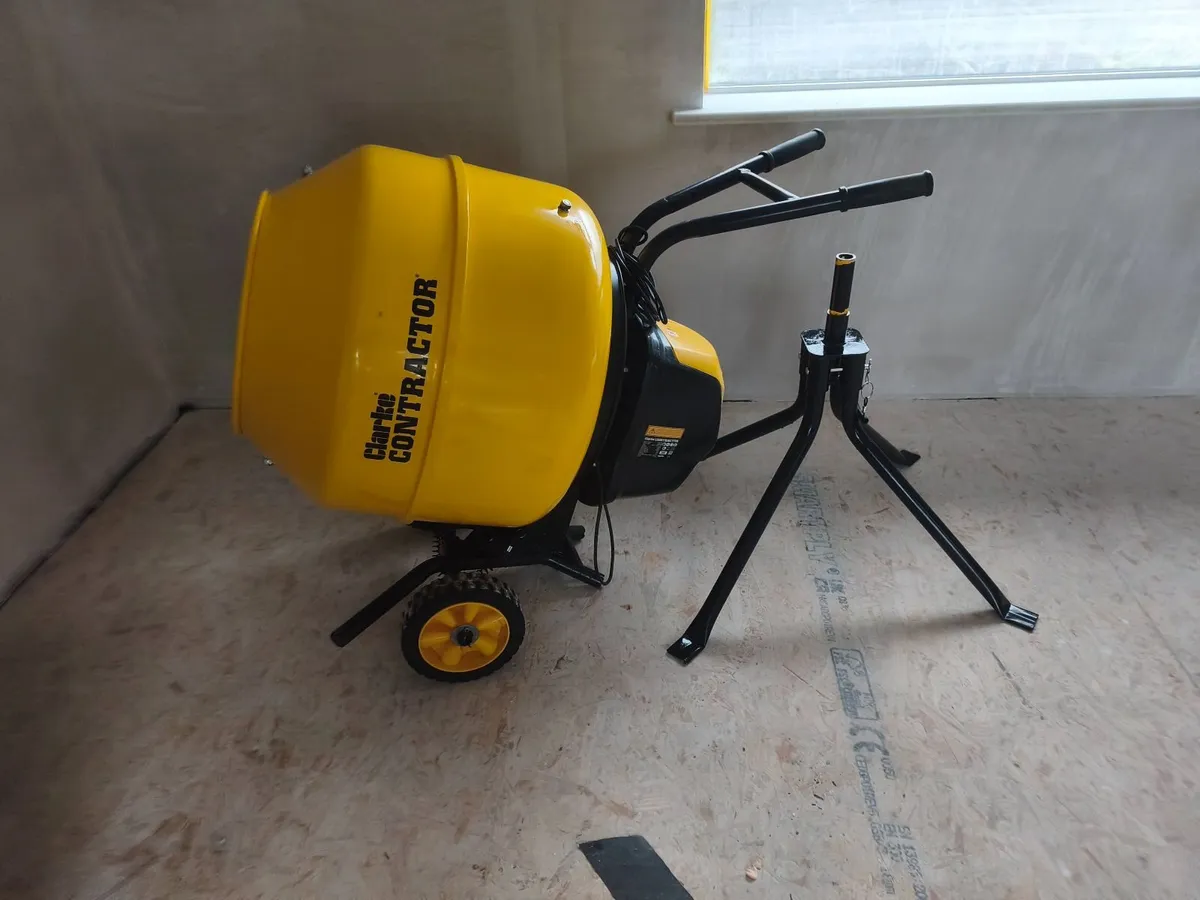 Concrete mixer - Image 1