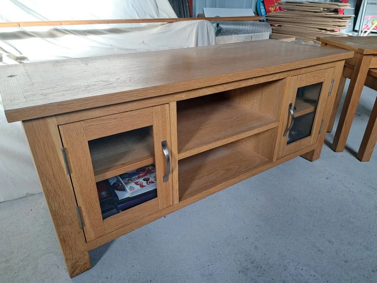 TV stand and nest of tables - Image 1