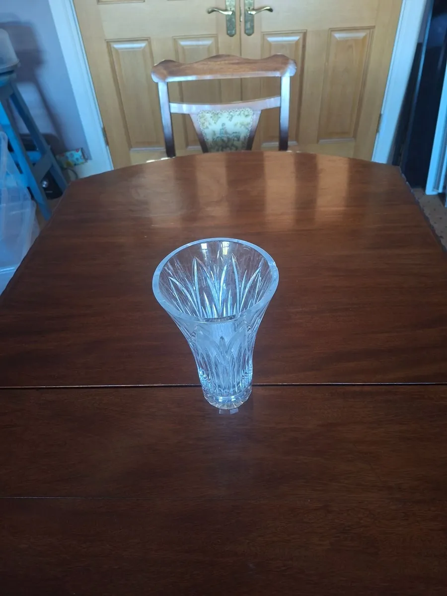 Dining room table and 6 chairs - Image 1