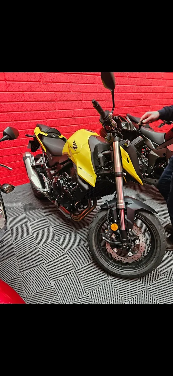 Honda CB 750 Hornet - Image 2