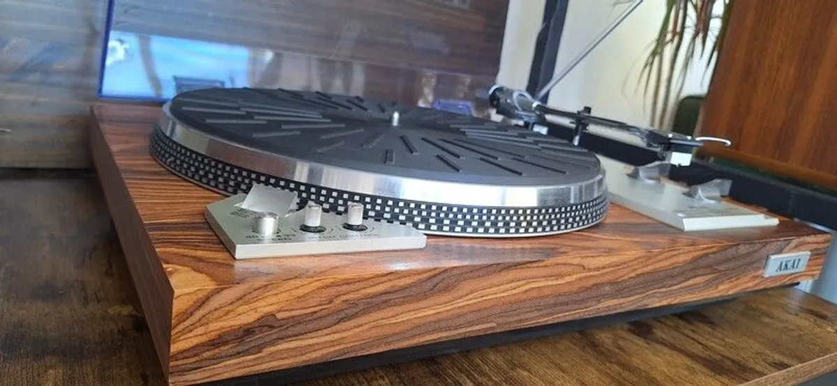 Akai AP-206C - Direct Drive Turntable Record Player + extra free cartridge - Image 3