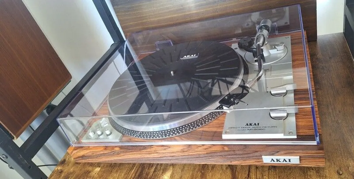 Akai AP-206C - Direct Drive Turntable Record Player + extra free cartridge - Image 2