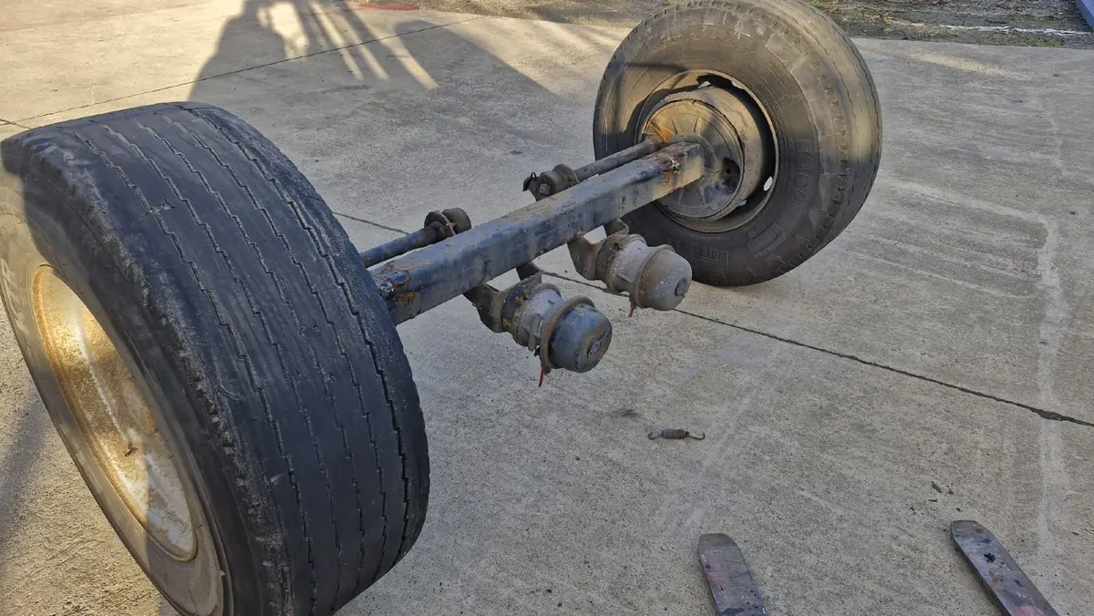 Axle and wheels - Image 1