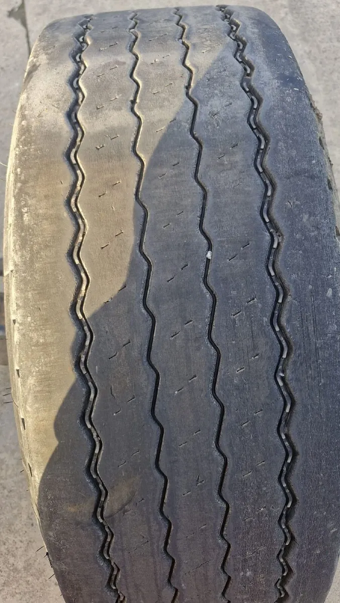 Axle and wheels - Image 3