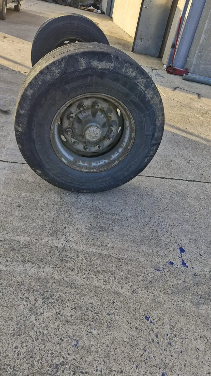 Axle and wheels - Image 4