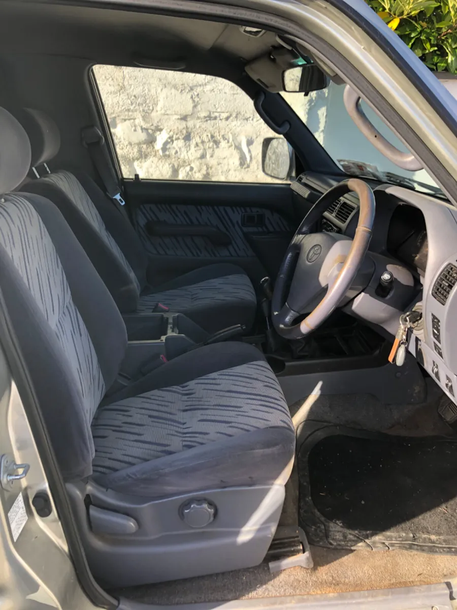 Toyota Land Cruiser Swb tax and Cvrt 9/27 - Image 4