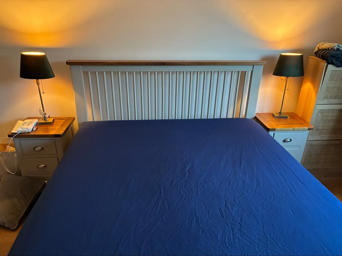 King bed frame and matching furniture - Image 3