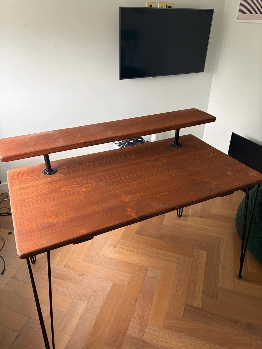 Premium wooden desk - Image 1