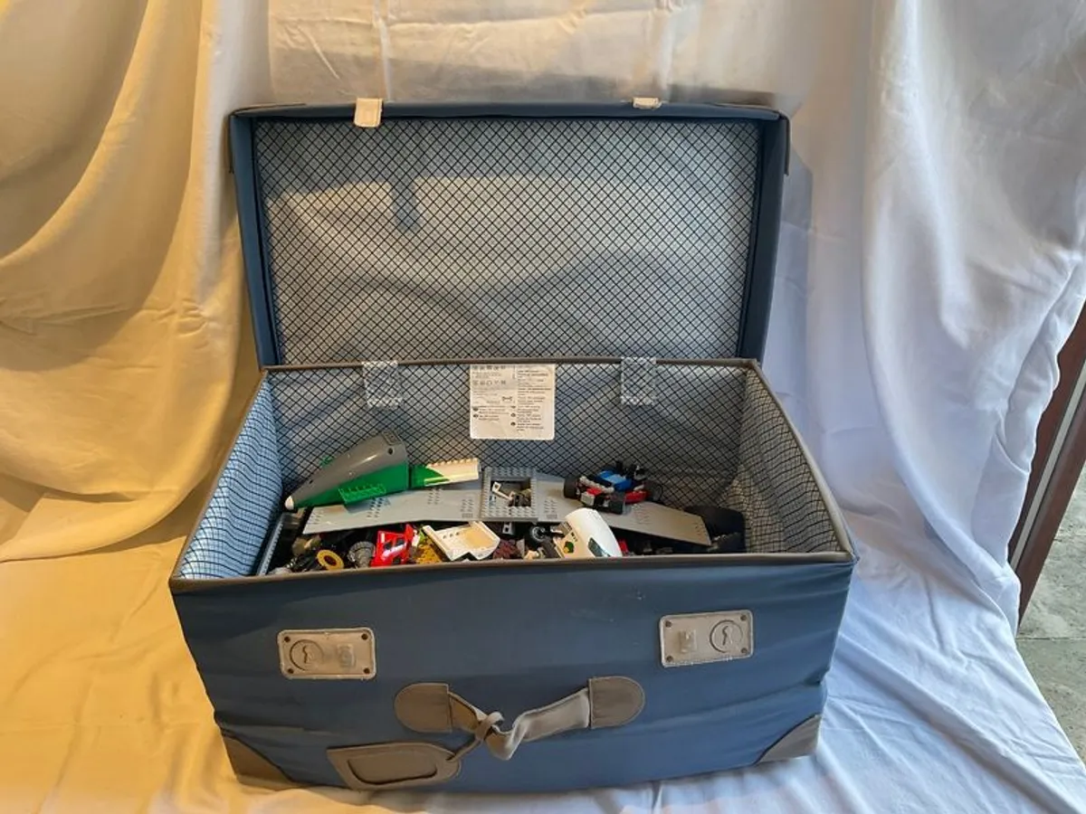 Lego - 5kg of Lego pieces contained in a treasure chest - Image 1